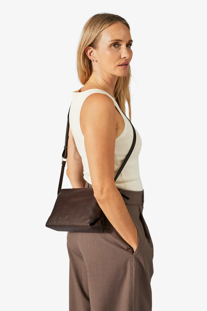 Adax Shoulder bag Manilla mörkbrun
