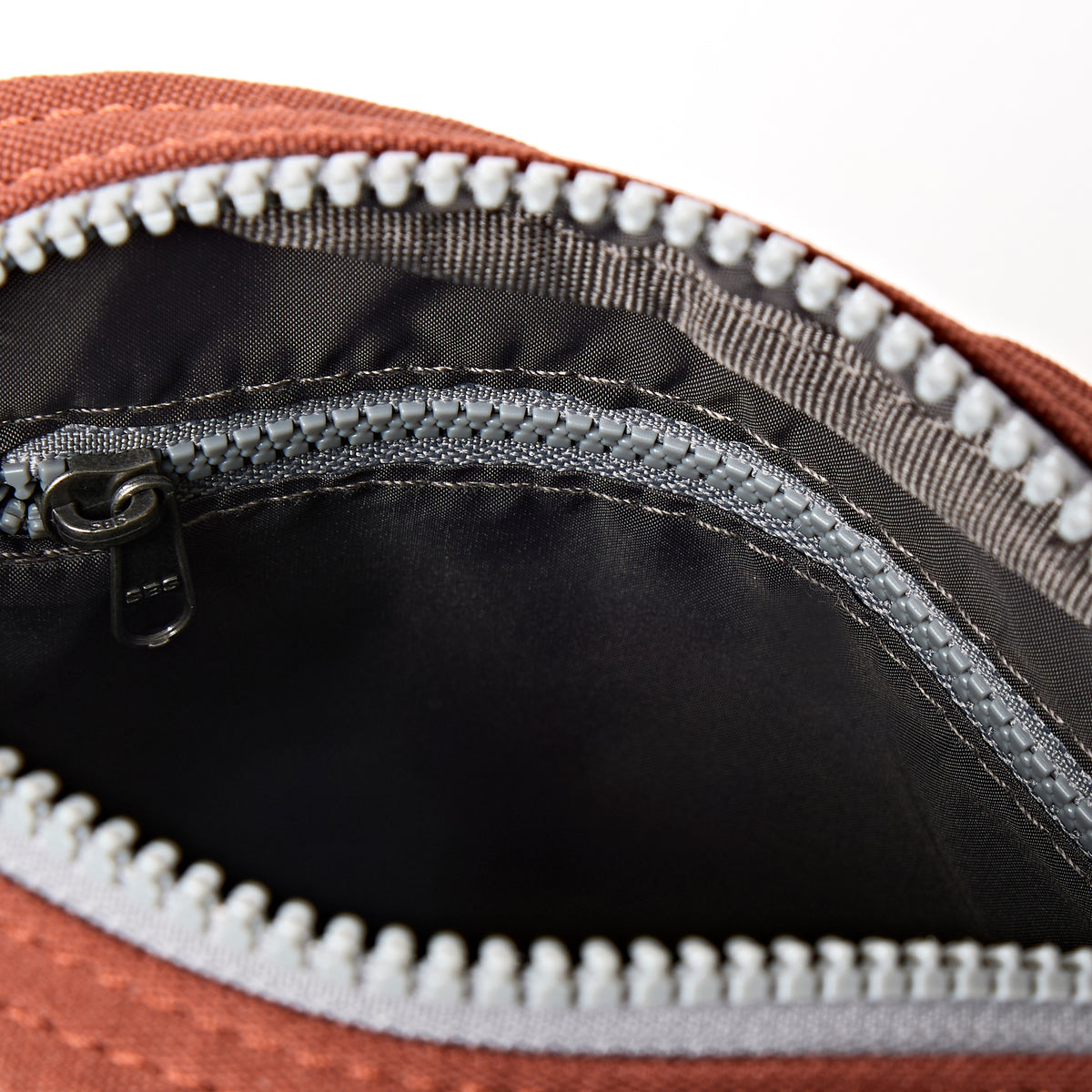 Roka Shoulderbag Bond henna