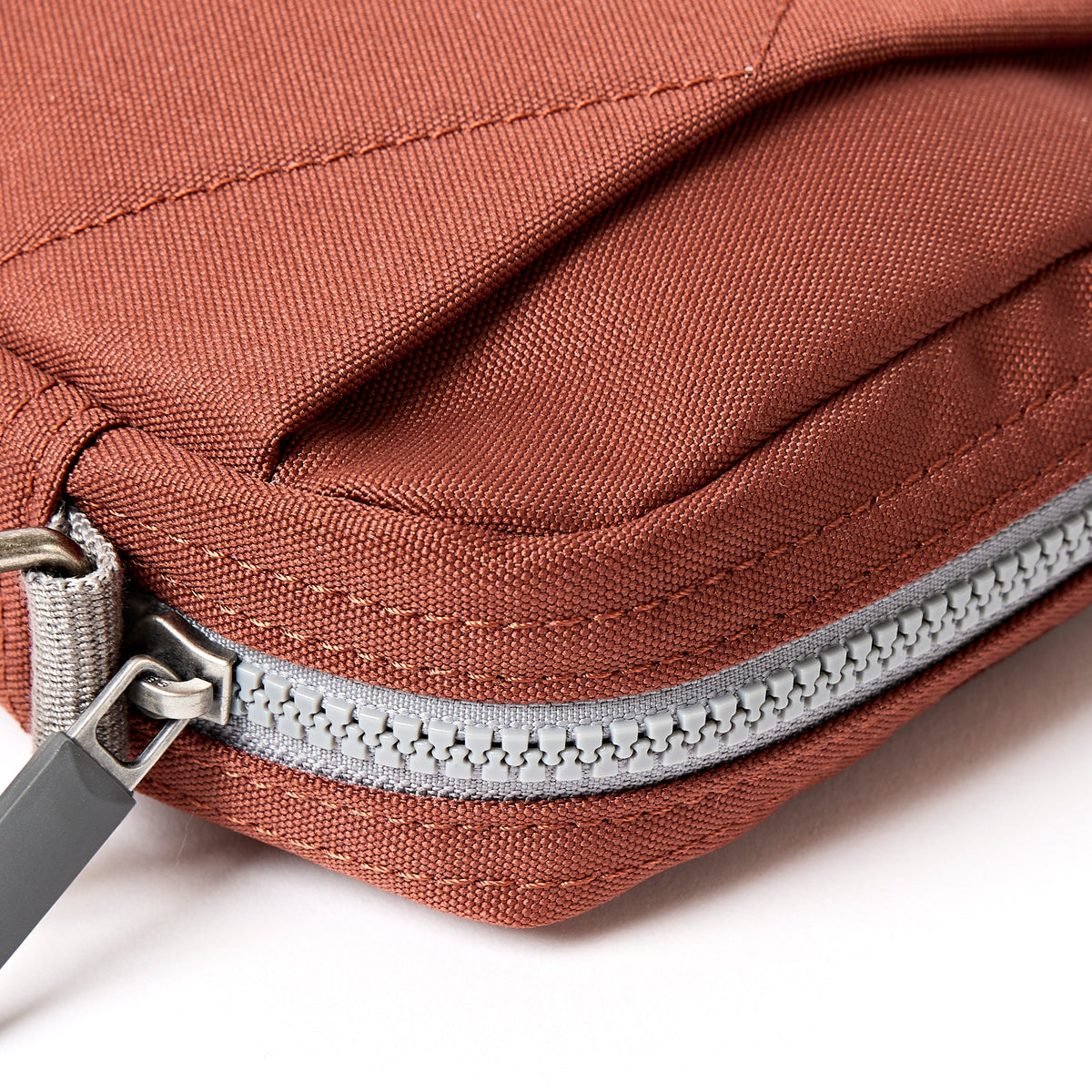 Roka Shoulderbag Bond henna
