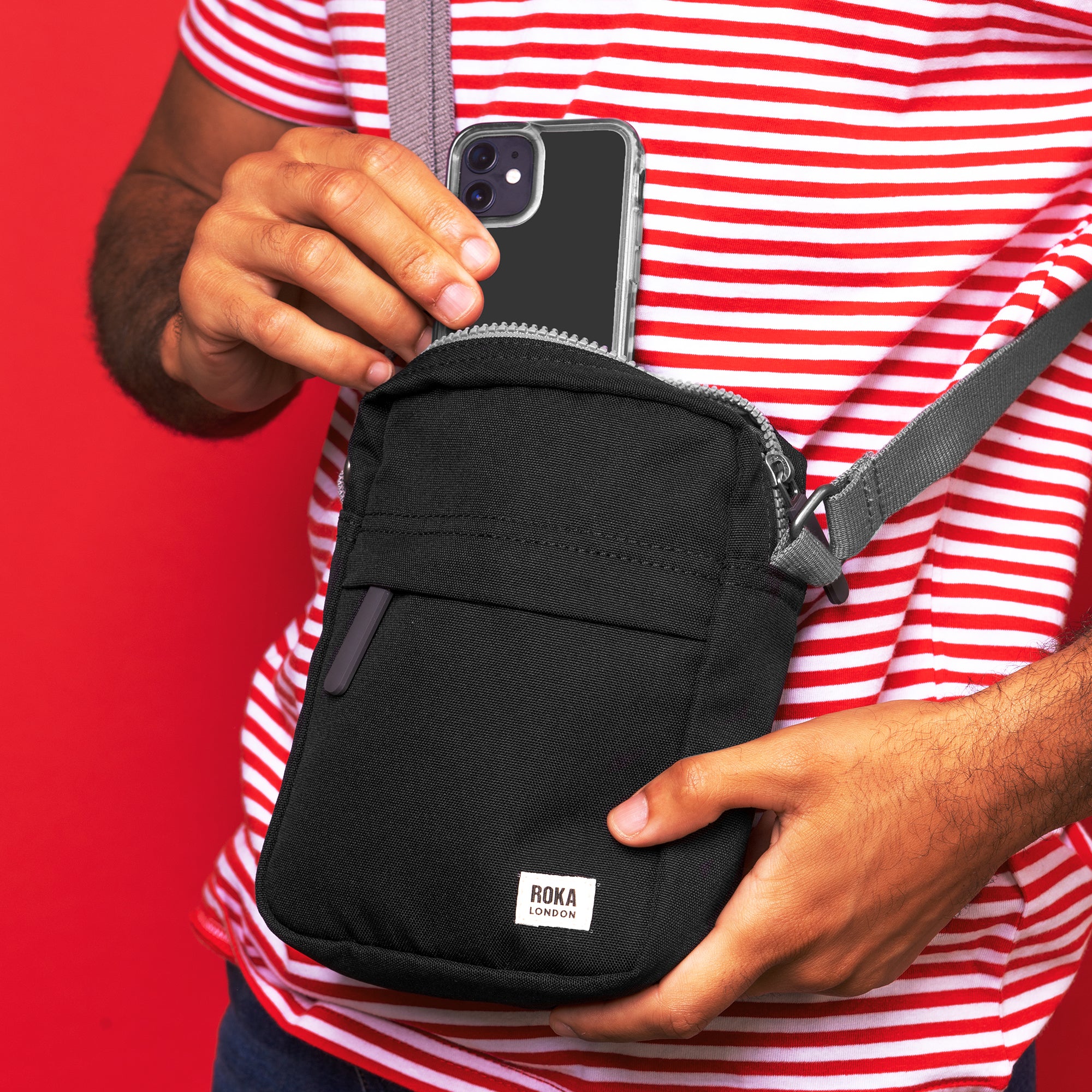 Roka Shoulderbag Bond svart