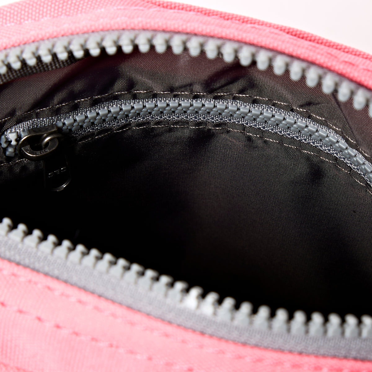 Roka Shoulderbag Bond rosa