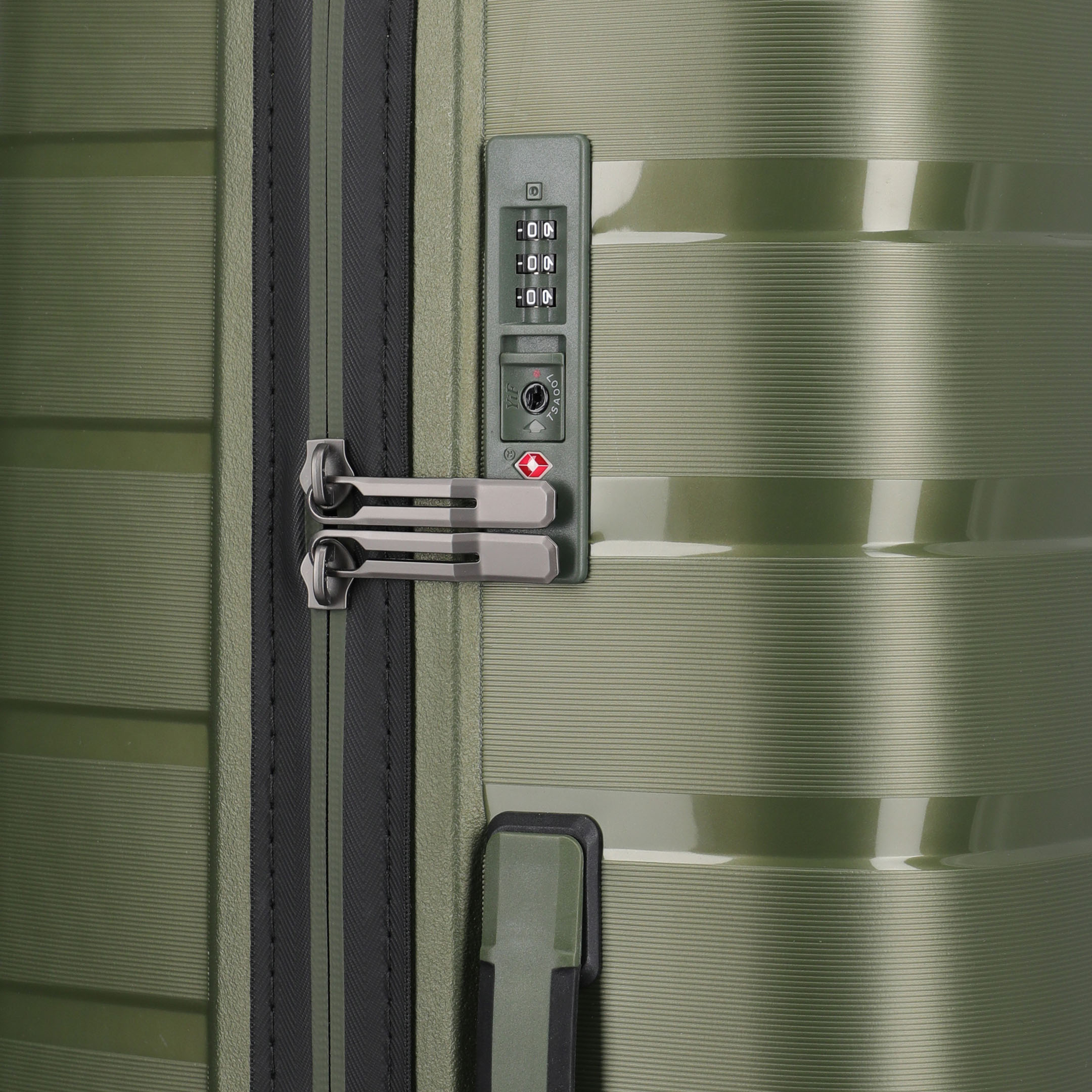 Travelite Air Base L 77 cm olive