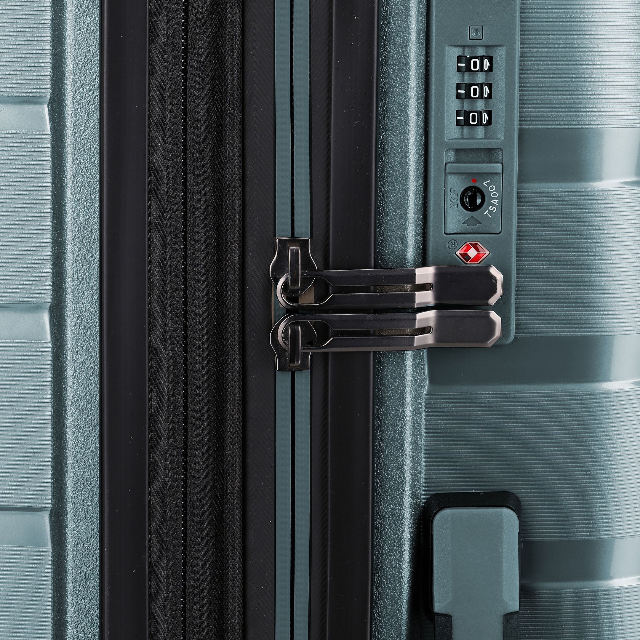 Travelite Ace Base M 67 cm iceblue