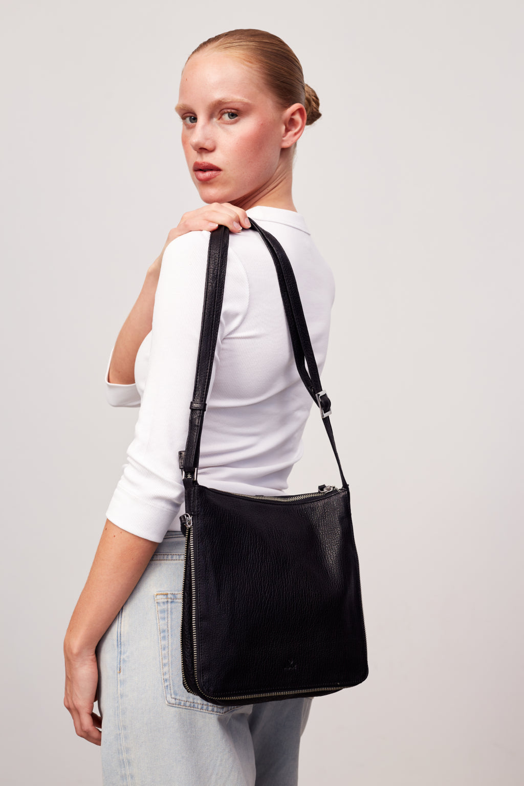 ADAX Shoulderbag Maude svart